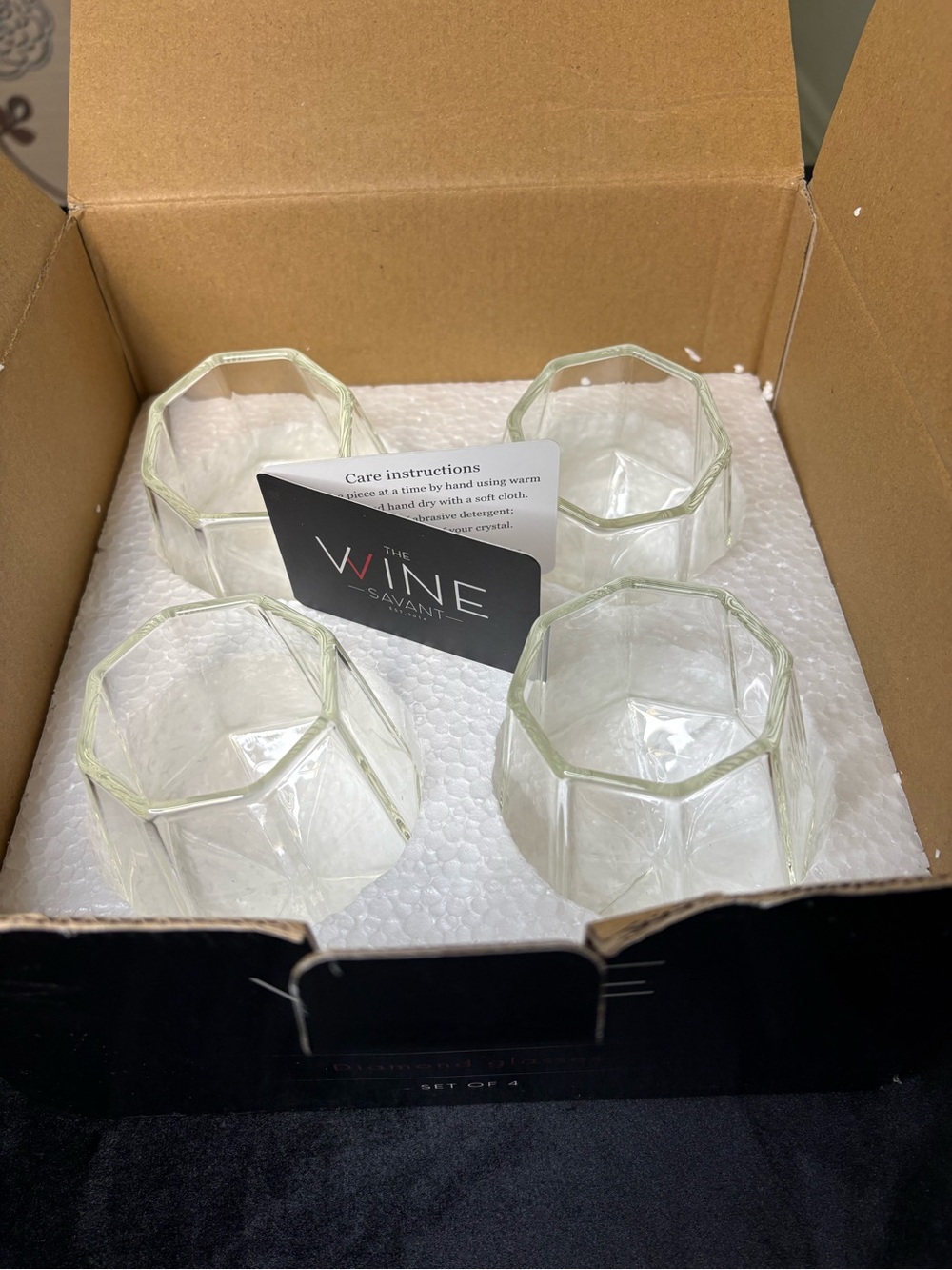 The Wine Savant Diamond Glasses Set of 4 - Black Box - Picture 2 of 4